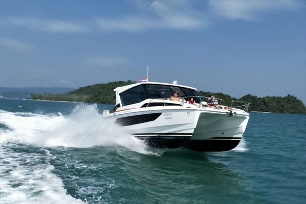 Sha-Shi catamaran speedboat for Phuket day charters